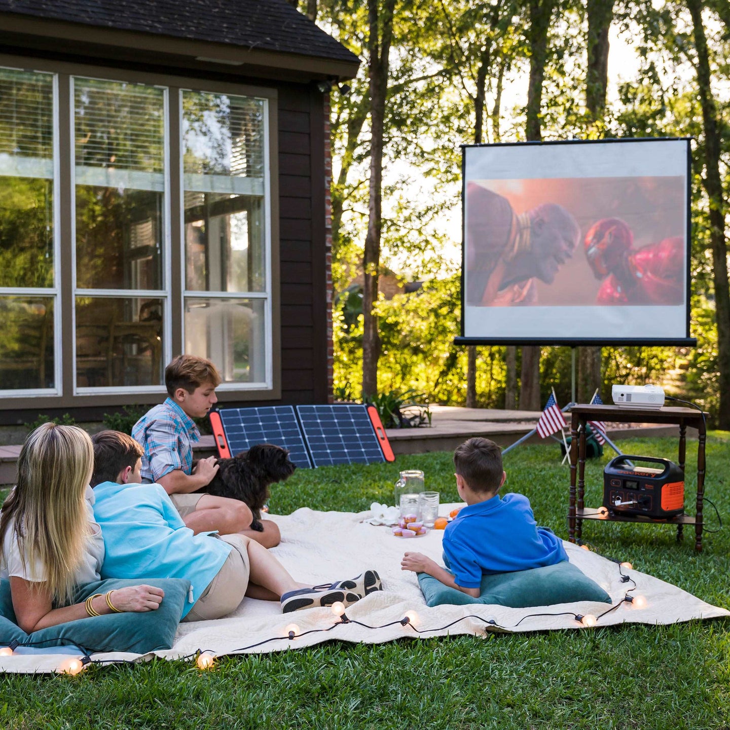 Jackery Solar Generator 550 500-Watt Portable Power Station (1 Solar Panel Included)